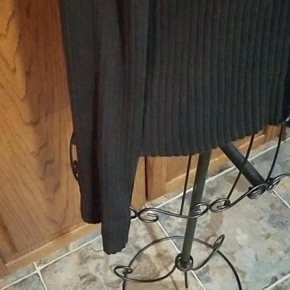 Sweater - Picture 6 of 7
